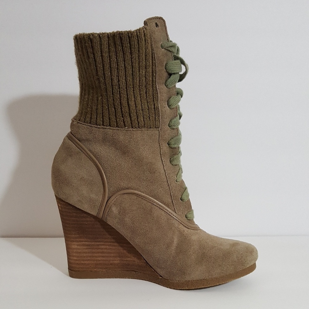 NWOB Steve Madden Sonni Suede Lace Up Wedge Boots